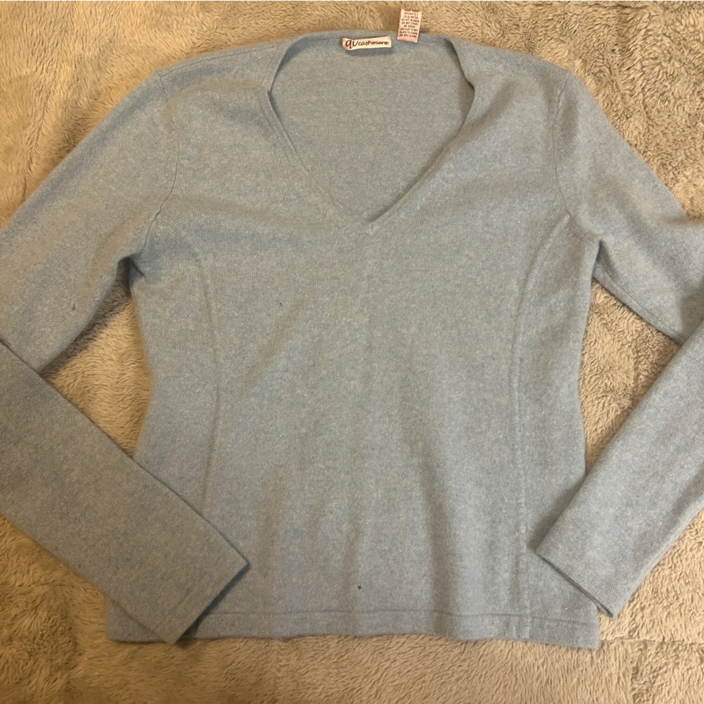 Qi cashmere light blue sweater.